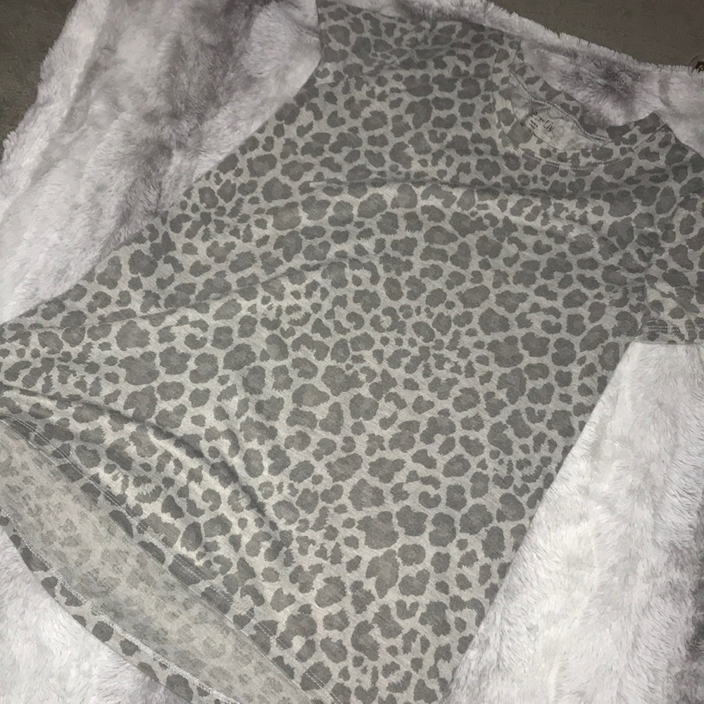 grey cheetah print top